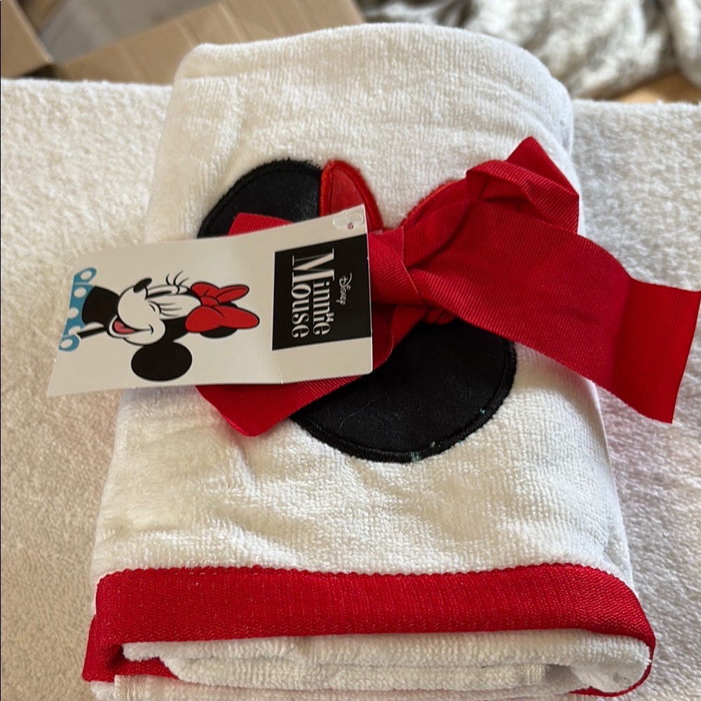 Disney Minnie Mouse 2pc HandTowel with Red Accents